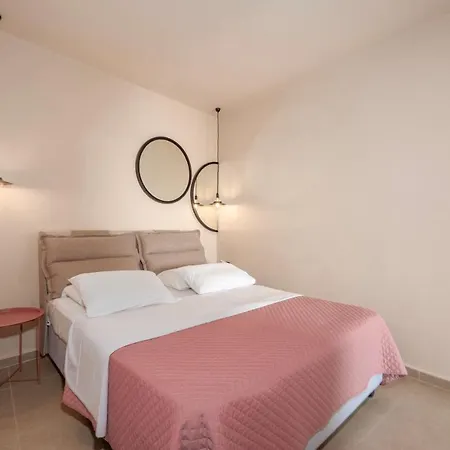 Luxury House With Private Pool At Elia